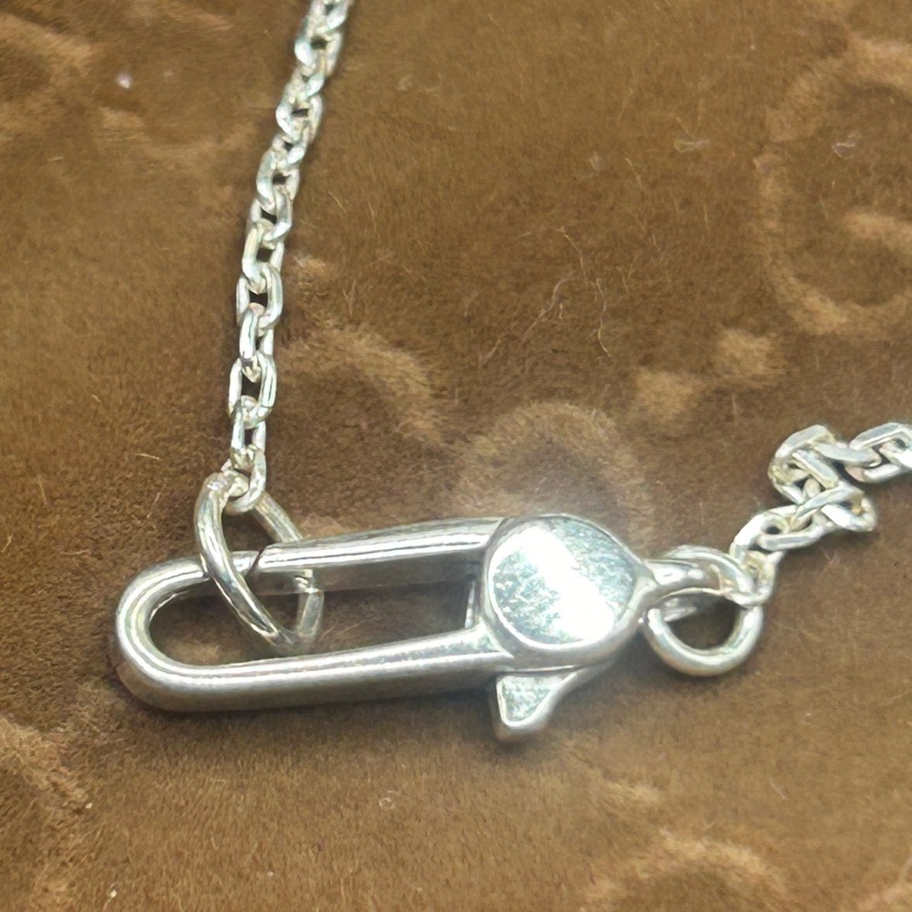 SOLD❤️ GUCCI Trademark Heart Silver Logo Necklace w/ Box & Dust Bag - Picture 8 of 16
